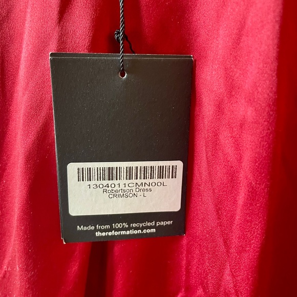 Elegant Red Satin Dress - Picture 6 of 6